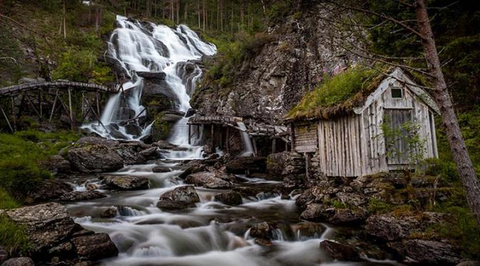 Kvednafossen Waterfall. | via: onemorepost.com