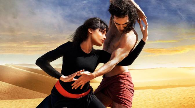 Freida Pinto di salah satu adegan film Desert Dancer