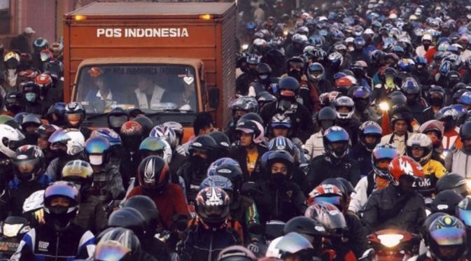 Populasi motor lebih banyak dari mobil (Via: aslimalang.wordpress.com)