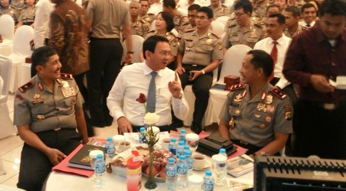 Gubernur DKI Jakarta, Basuki Tjahaja Purnama, bertemu dengan Kapolda Metro Jaya, Irjen Tito Karnavian. (Liputan6.com/Ahmad Romadoni)