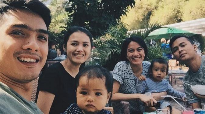 Ricky Harun bersama keluarga (Instagram)