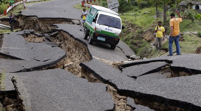 5 Cara yang Bikin Kamu Bertahan Kalau Gempa Hari Ini Terjadi. | via: legoengineering.com