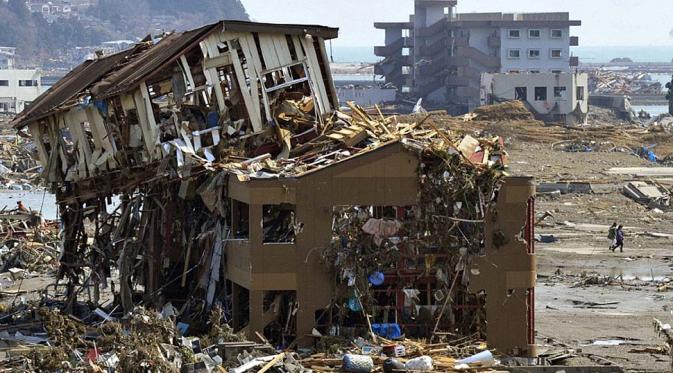 5 Cara yang Bikin Kamu Bertahan Kalau Gempa Hari Ini Terjadi. | via: framework.latimes.com