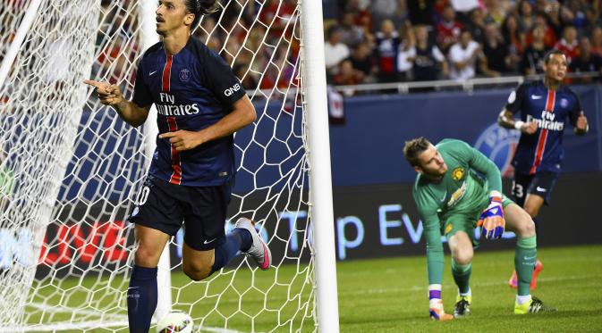 Selebrasi penyerang Paris Saint Germain Zlatan Ibrahimovic usai mencetak gol ke gawang Manchester United (Reuters)
