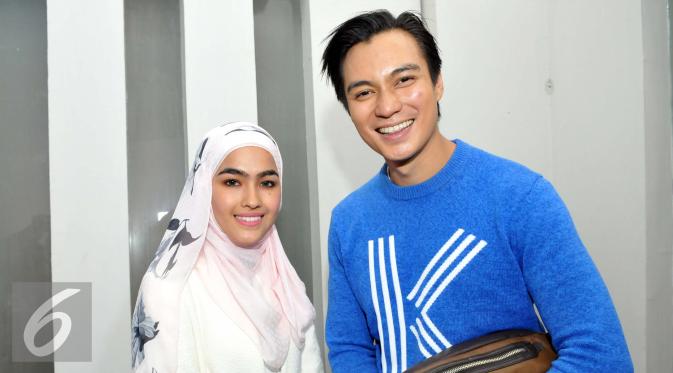 Baim Wong dan Elfira Loy saat ditemui di kawasan Mampang, Selasa (29/7/2015). Baim Wong mengisyaratkan hubungannya terhadap Elfira Loy sudah mulai ke arah yang lebih serius. (Liputan6.com/Panji Diksana)