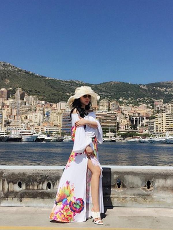 Syahrini tengah menikmati pemandangan indah di Monaco. (Photo : Instagram)