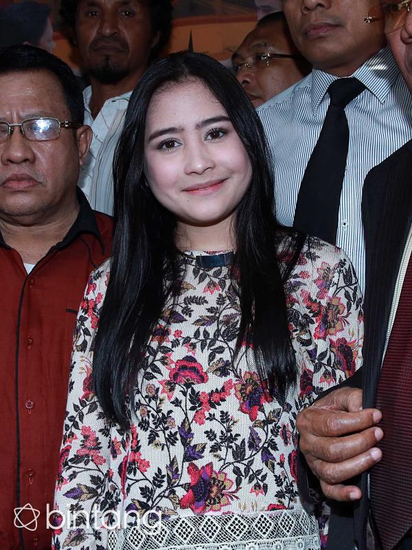 Prilly berharap agar pihak kepolisian segera mengusut tuntas kasus yang menimpanya. Ia tidak ingin ada lagi pihak-pihak yang dirugikan. (Deki Prayoga/Bintang.com)