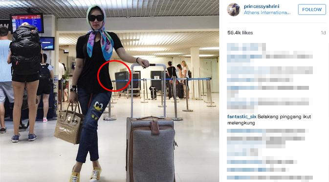 Foto Syahrini yang bagian pinggangnya terlihat seperti diedit agar tampak lebih ramping. (via Instagram)