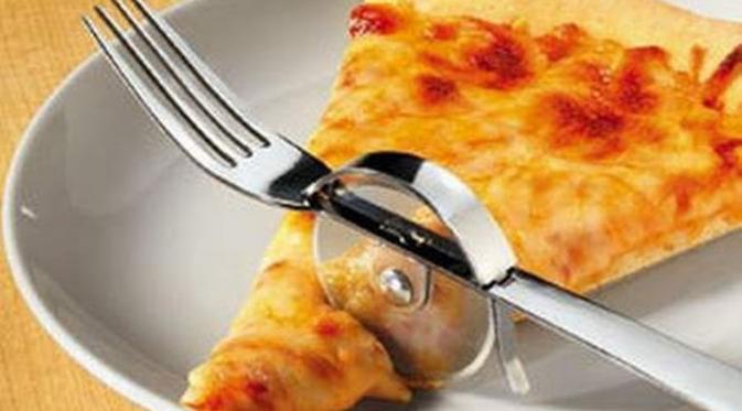 Garpu Pemotong Pizza | via: buzzfeed.com