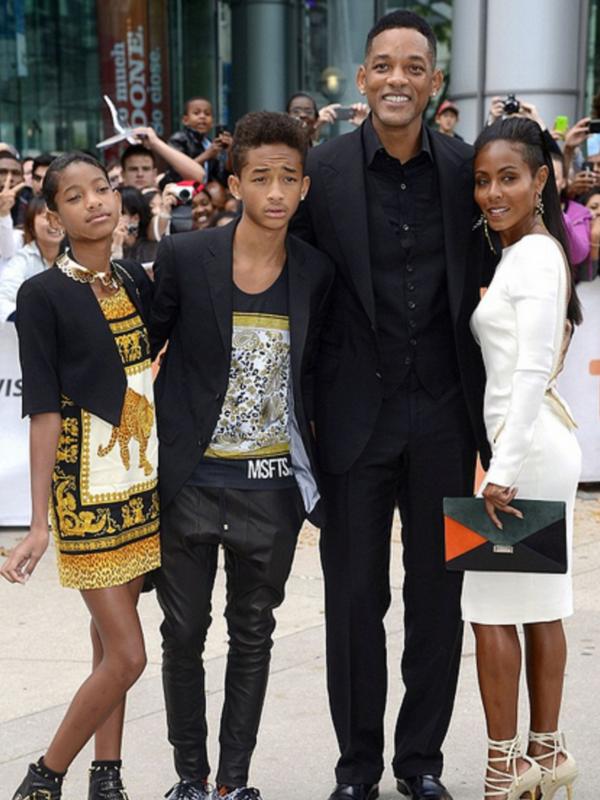 Will Smith dan Jada Pinkett Smith bersama dua anaknya,  Jaden (17 tahun) dan Willow (14 tahun) [foto: Dailymail]