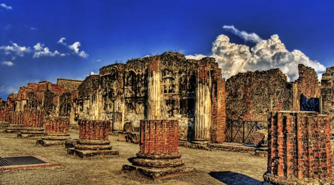 Pompeii, Italia. | via: stuckincustoms.com