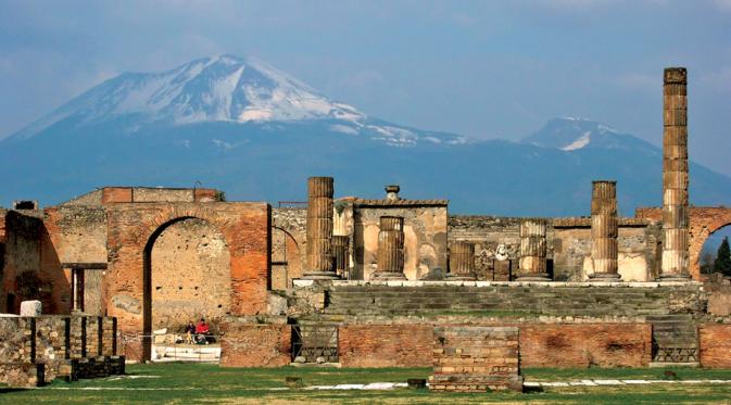 Pompeii dengan segala tragedi dan nuansa epik khas kota kuno Romawi.