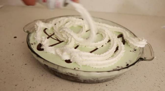 ... dan whipped cream (Via: youtube.com)