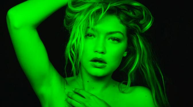 Gigi Hadid begitu sensual di videoklip single terbaru Calvin Harris berjudul How Deep Is Your Love. (foto: mtv.co.uk)