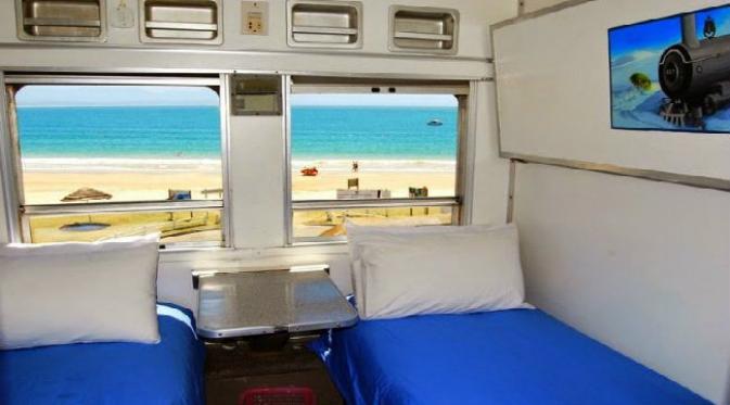 pengunjung dapat menikmati pemandangan indah pantai Santos dari dalam kamar.