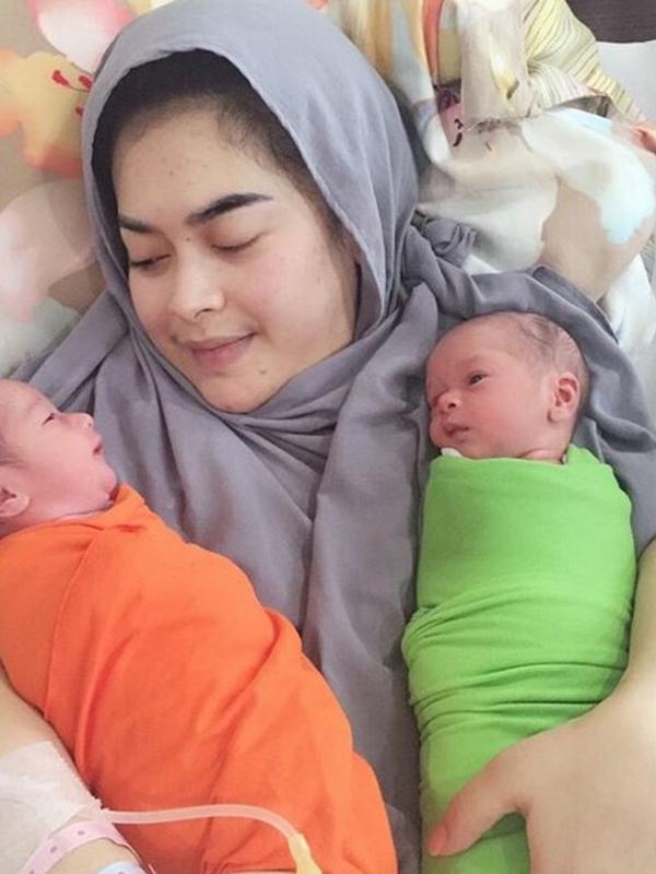 Adik Syahrini melahirkan anak kembar (Instagram/@aisyahrani)