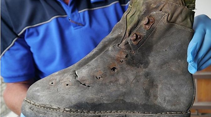 Sepatu milik pendaki Jepang yang hilang tahun 1970 di pegunungan Alpen (Reuters)
