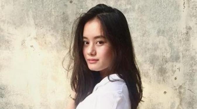 Kasus foto panas Prilly Latuconsina belum usai, kini Dinda Hauw juga mengalami nasib yang sama. (via Instagram/Dinda Hauw)