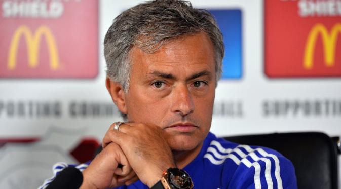 Pelatih Chelsea Jose Mourinho bicara dalam konferensi pers, di Stoke D'Abernon, pada 31 Juli 2015. (AFP PHOTO / GLYN KIRK)