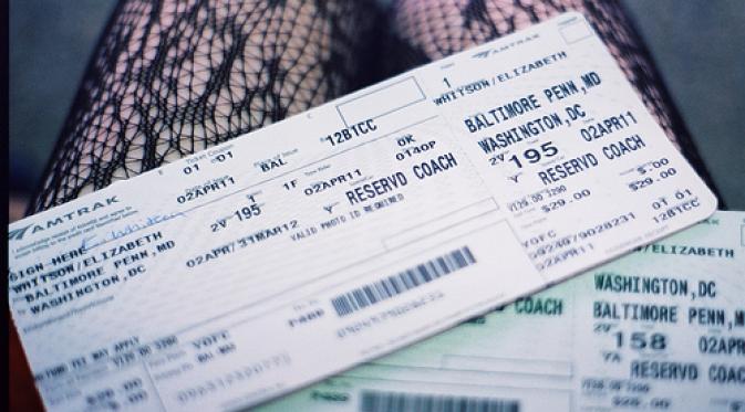 5 Cara untuk Menghindari Biaya Pergantian Tiket Pesawat Terbang. | via: adelehavlik.tumblr.com