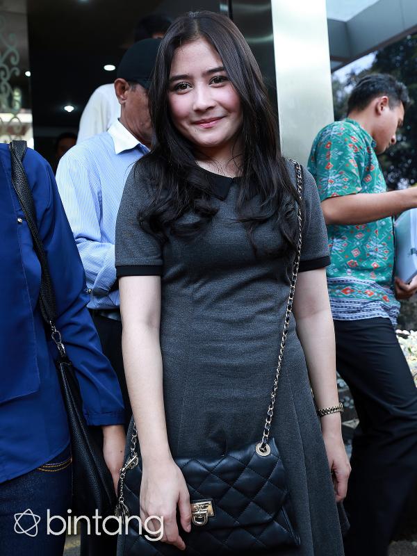 Foto Prilly Latucosina (Panggilan Polda Metro Jaya) (Wimbarsana/bintang.com)