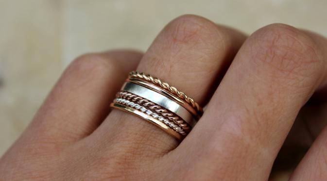 Thin band rings stacking