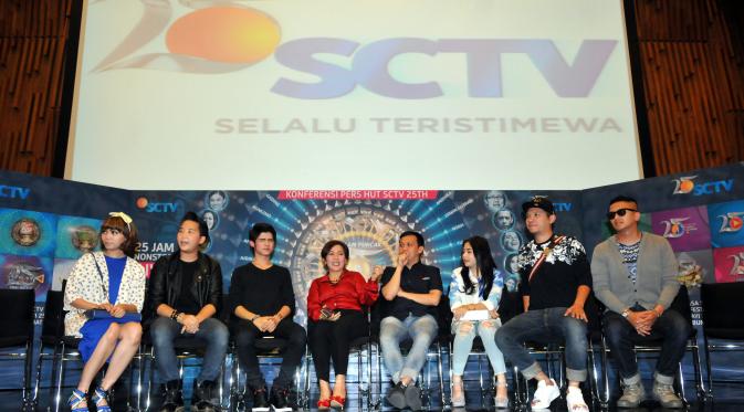 Harsiwi Achmad bersama para host Malam Puncak HUT SCTV Teristimewa. (foto: Liputan6.com/Panji Diksana)