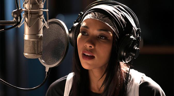 Aaliyah (Source: socialnewsdaily.com)