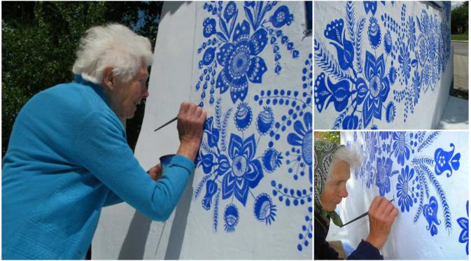 Nenek Agnes Kasparkova tengah melukis di dindingnya. (Oddity Central)