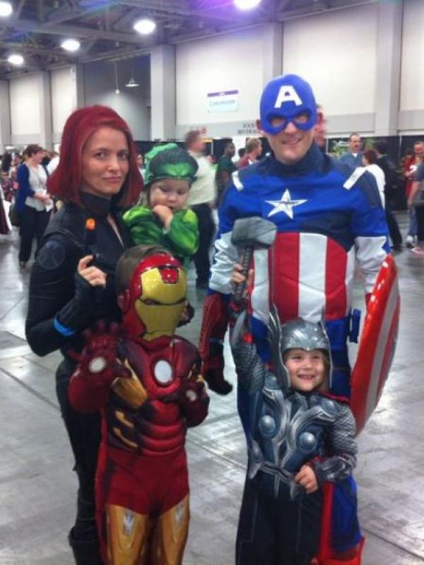 Cosplay The Avengers | Via: diply.com