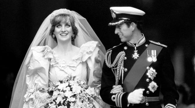 Setelah rilis di publik, foto-foto dari hari pernikahan Pangeran Charles dan Putri Diana akan dilelang bulan September mendatang.