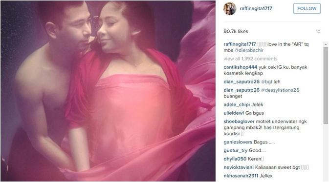 Penampilan Raffi Ahmad dan Nagita Slavina di dalam air (via Instagram)