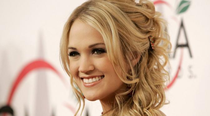 Carrie Underwood (Fanpop.com)