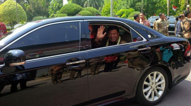 Laksamana Purn TNI Tedjo Edhy ‎menyerahkan jabatan Menteri Koordinator Politik, Hukum, dan Keamanan (Menko Polhukam) kepada Jenderal Purn TNI Luhut Binsar Pandjaitan. (Liputan6.com/Nafiysul Qodar)