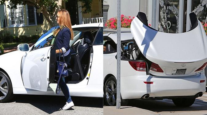 Christine Ouzounian menjajal mobil mewahnya. (foto: dailymail)