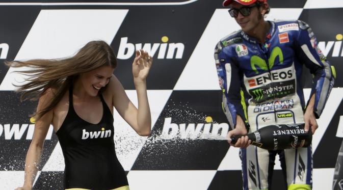 Meski memuncaki klasemen pebalap, nasib gelar juara dunia MotoGP Rossi masih samar.