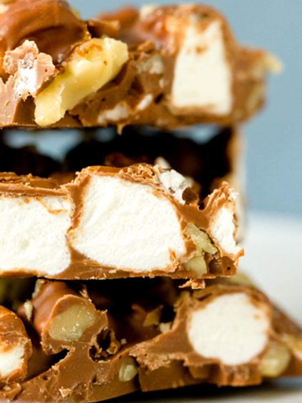 Ini Jadinya Ketika Cokelat, Marshmallow, dan Kacang Bersatu | via: browneyedbaker.com