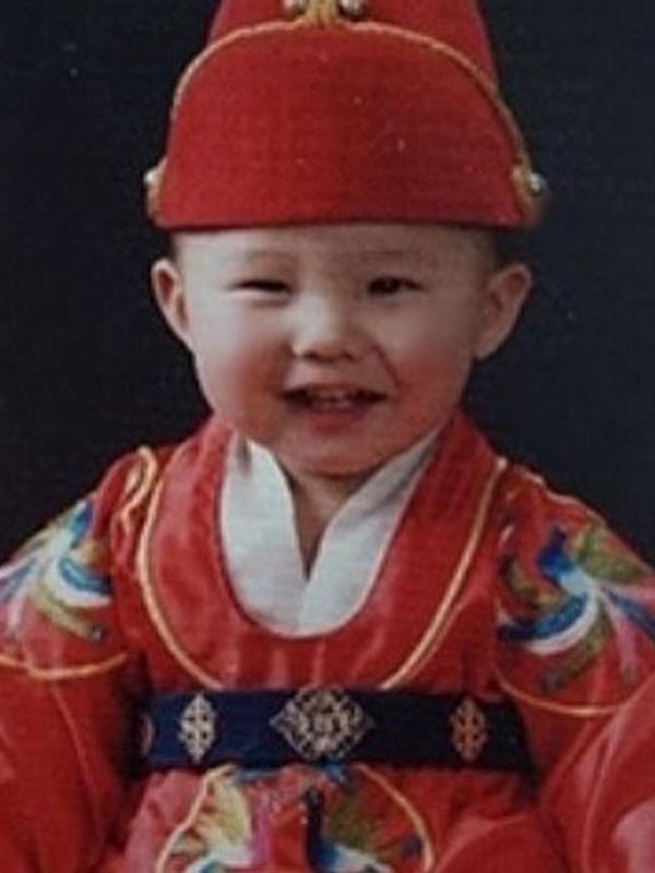 G-Dragon mengunggah foto masa kecilnya (Instagram/@xxxibgdrgn)