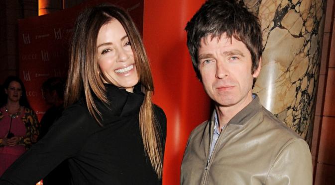 Noel Gallagher dan istri keduanya, Sara MacDonald (The Guardian)
