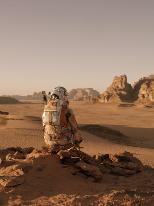 Matt Damon dalam film The Martian. Foto: Screenrant