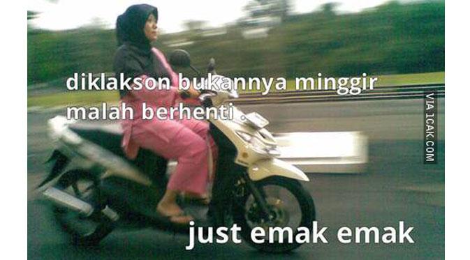 Meme ibu-ibu bawa motor | Via: 1cak.com