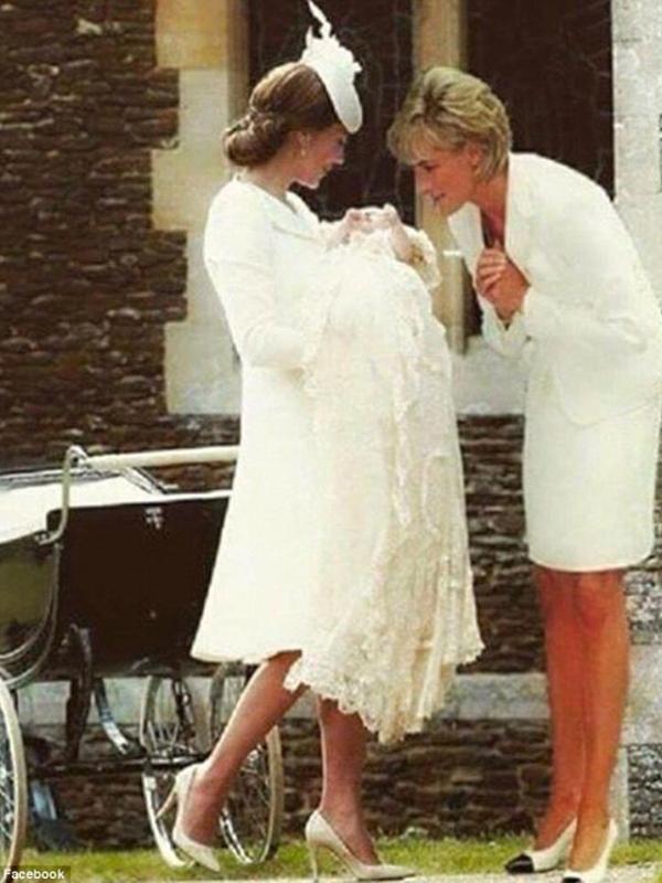 Apakan menyentuh atau menyeramkan, hasil rekayasa foto ini terlihat putri Diana menghadiri acara pembaptisan putri Charlotte