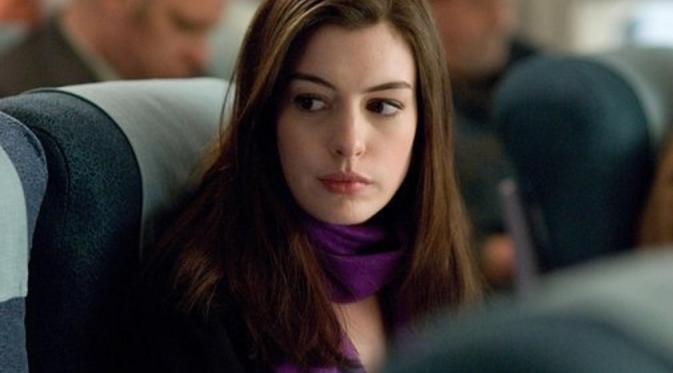 Akting Anne Hathaway dalam film Passengers. Foto: IMDb