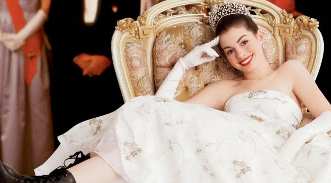 Akting Anne Hathaway dalam film The Princess Diaries 2. Foto: via pretty52.com