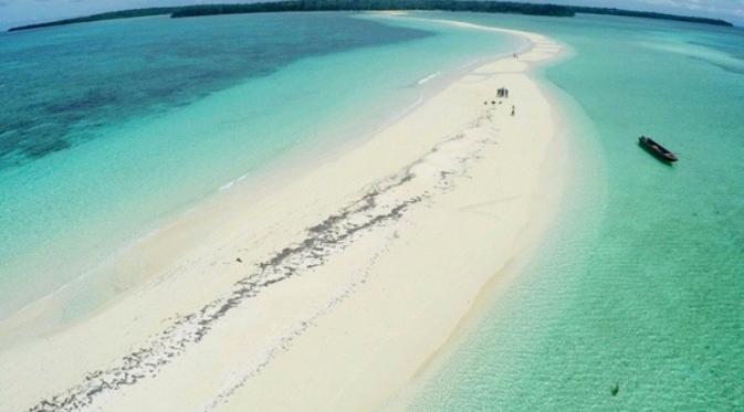Pantai Ngurtafur, Kepulauan Kei, Maluku. (instagify.com)