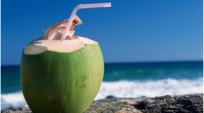 Manfaat air kelapa bagi kesehatan tubuh | Via: wikikesehatan.com