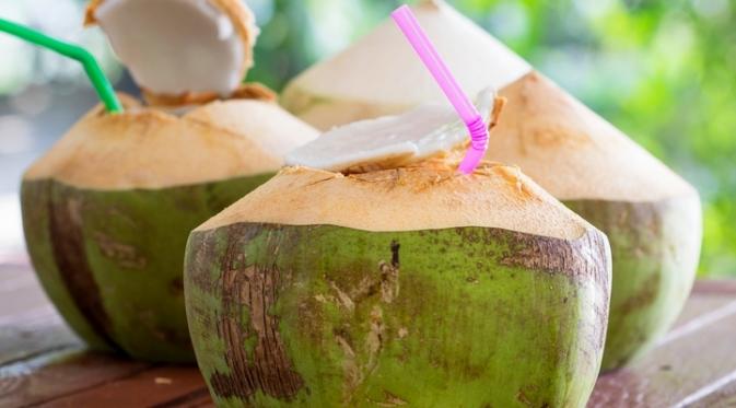 Manfaat air kelapa bagi kesehatan tubuh | Via: deherba.com