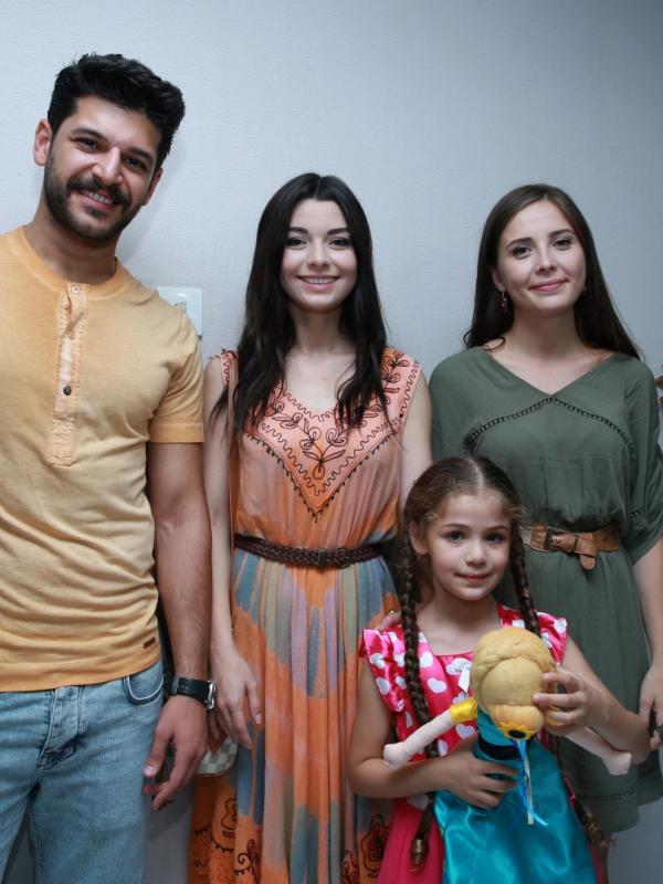 Foto Para pemain serial televisi Elif (Deki Prayoga/bintang.com)