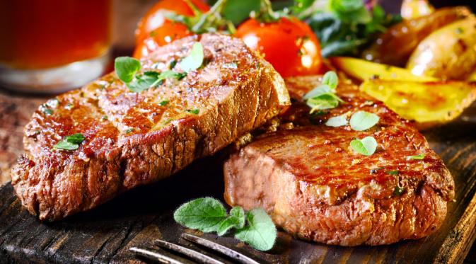 Saat memasak 'steak' sebaiknya kamu jangan lakukan hal-hal berikut ini.