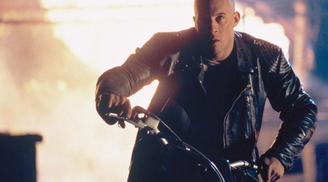 Aktor Vin Diesel dalam film laga XXX. (slashfilm.com)